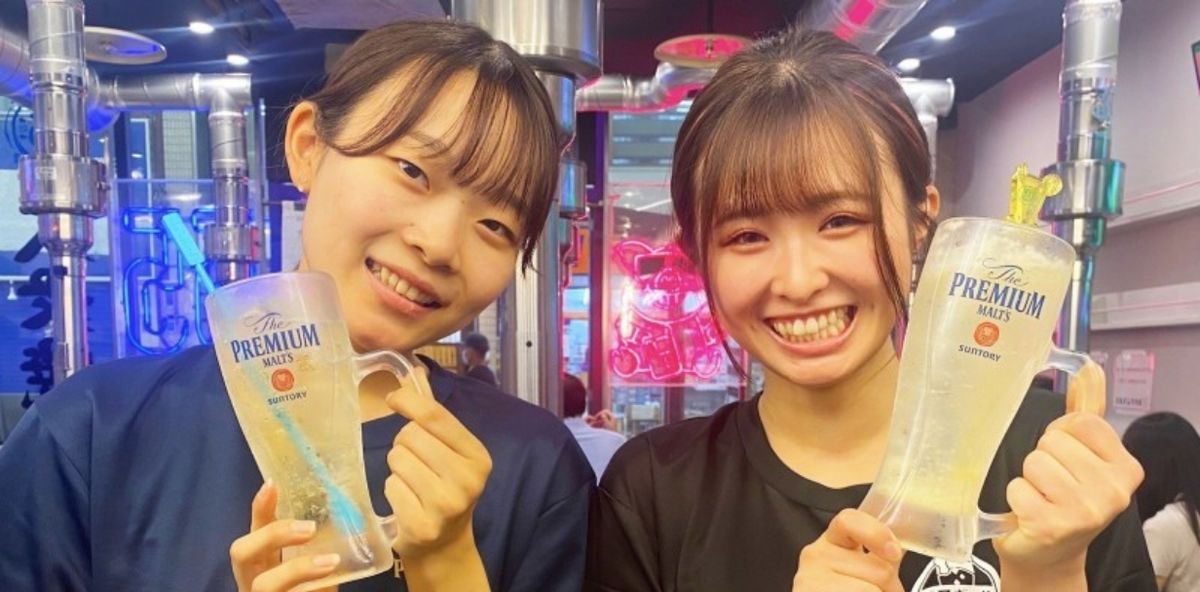 笑顔のスタッフ2人